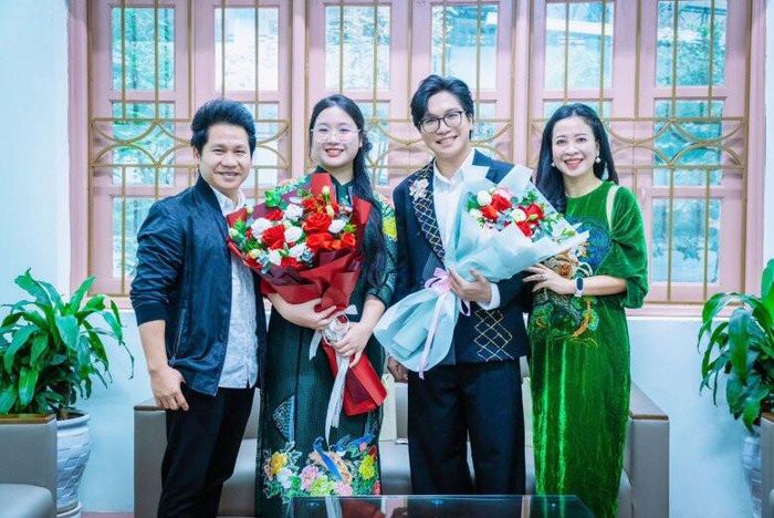 Vợ chồng ca sĩ Trọng Tấn có với nhau 2 con đủ nếp đủ tẻ, nay đều nối nghiệp bố.