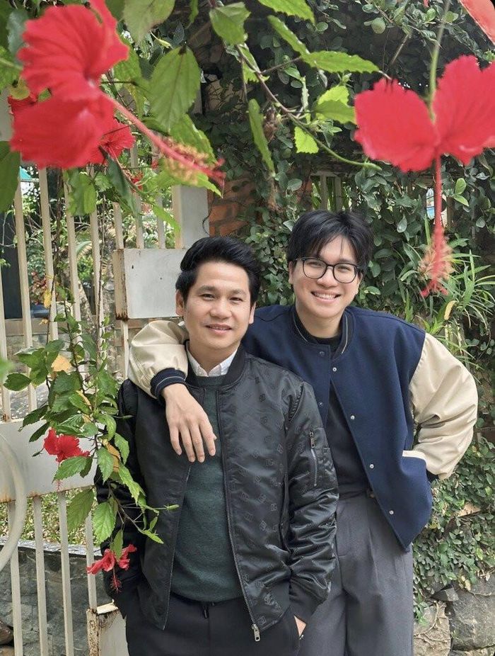 Ca sĩ Trọng Tấn chỉ bảo, động viên con trai trong hành trình theo đuổi đam mê nghệ thuật.