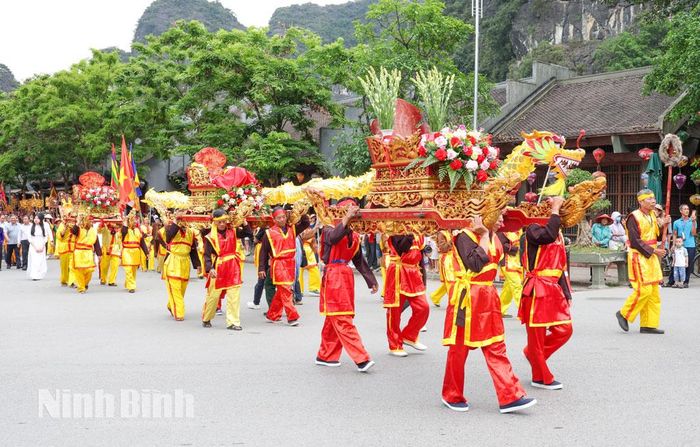 Nghi lễ rước kiệu tại Lễ hội.