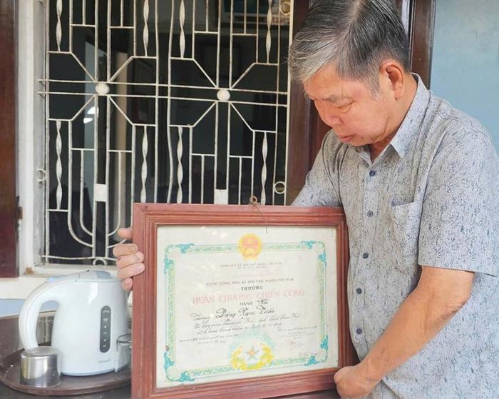  Ông Đặng Ngọc Tuấn gìn giữ Huân chương Chiến công - minh chứng cho những năm tháng chiến đấu kiên cường