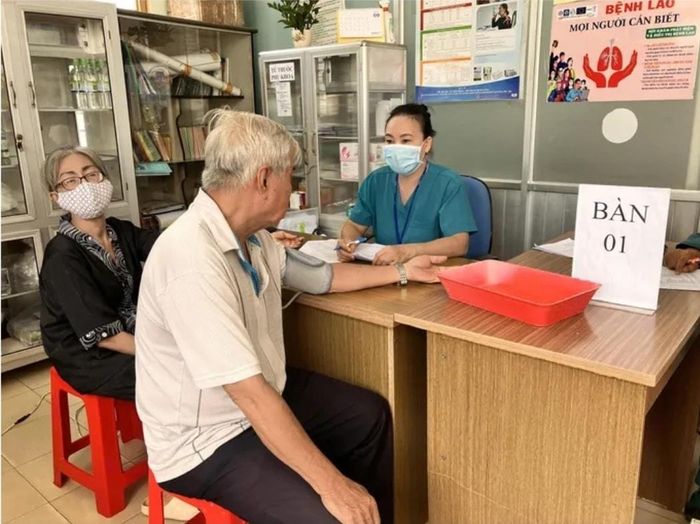 Người cao tuổi trên địa bàn TP. Hồ Chí Minh khám sức khỏe định kỳ