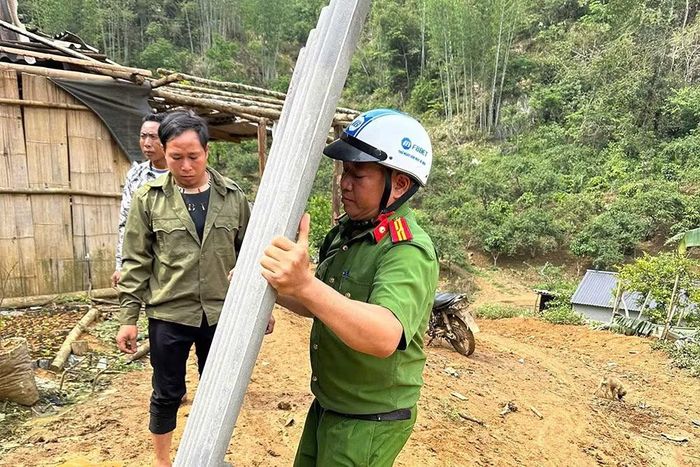 Thời tiết khắc nghiệt đã khiến nhiều hộ dân tại Sơn La bị ảnh hưởng do dông lốc.