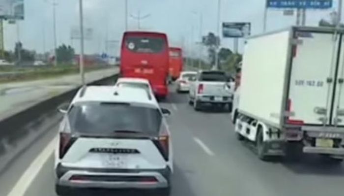 Cao tốc TP Hồ Chí Minh-Trung Lương các phương tiện bắt đầu tăng.