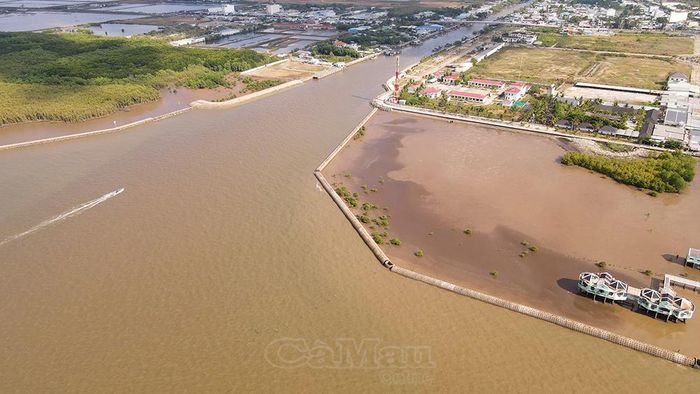 Tình trạng bồi lấp tại cửa biển Nhà Mát.