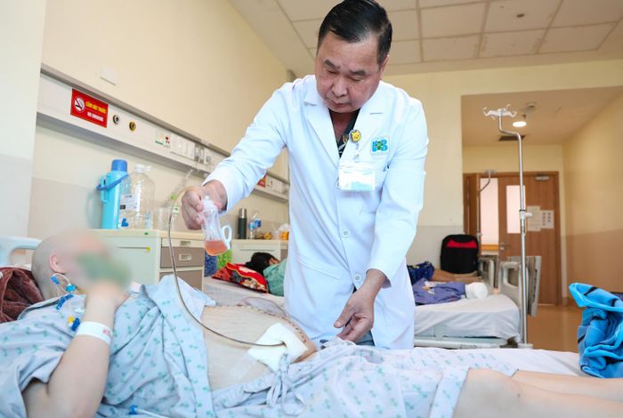 Bệnh nhân sau ca phẫu thuật ung thư buồng trứng. (Ảnh: BVCC)