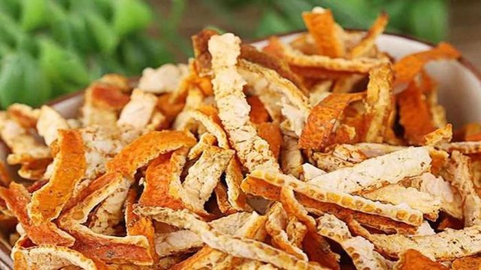 Vỏ quýt khô giảm đầy bụng.