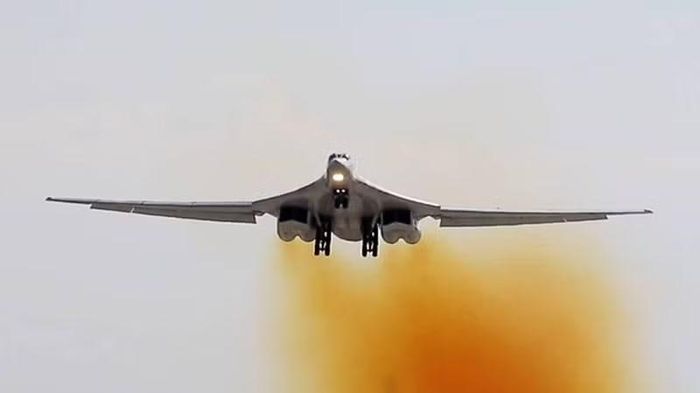 Ước tính Không quân Nga còn có 5 chiếc Tu-160M2 mới được chế tạo, tình trạng hoạt động của chúng vẫn chưa rõ ràng. Ngoài ra khoảng 7 đến 9 chiếc Tu-160M và Tu-160M2 đang được bảo dưỡng tại các xưởng của Nhà máy Hàng không Kazan.