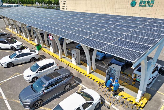  HEV còn hấp dẫn nhóm khách hàng chưa sẵn sàng chuyển sang BEV hoặc không có điều kiện tiếp cận trạm sạc, nhưng vẫn muốn tiết kiệm nhiên liệu. 