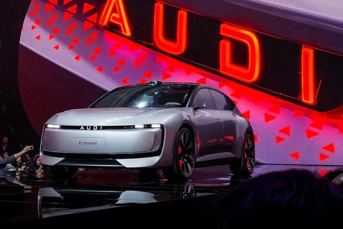  Việc Trung Quốc cắt giảm ưu đãi thuế cho BEV và PHEV từ năm 2026 cũng như quy định siết mức tiêu hao nhiên liệu đã khiến nhiều thương hiệu đẩy mạnh phát triển các mẫu HEV thay vì tập trung cho BEV hay PHEV như trước đây. 