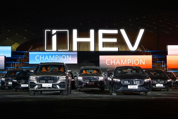  Với đà chuyển hướng mạnh mẽ của các hãng xe Trung Quốc, nhiều chuyên gia tin rằng từ năm 2026, thị trường hybrid toàn cầu sẽ không còn là sân chơi riêng của các thương hiệu Nhật Bản. 
