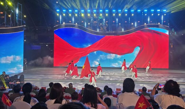 Chương trình nghệ thuật tại Gala nghệ thuật “Tổ quốc bình yên” do Bộ Công an phối hợp với thành phố Đà Nẵng tổ chức. Ảnh: Khoa Chương - TTXVN