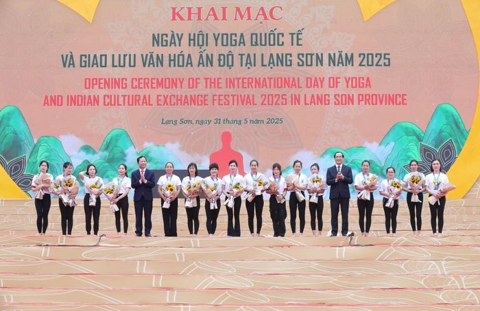 Ngày hội Yoga quốc tế và giao lưu văn hóa Ấn Độ năm 2025 tại Lạng Sơn, với chủ đề “Yoga - kết nối văn hóa, tăng cường hữu nghị” với điểm nhấn là màn đồng diễn yoga của hơn 300 huấn luyện viên cùng thành viên các câu lạc bộ yoga đến từ Ấn Độ và Việt Nam thực hiện