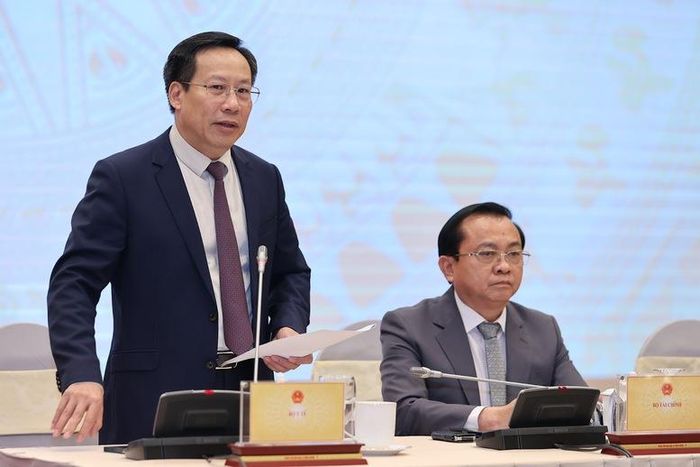 Thứ trưởng Bộ Y tế Lê Đức Luận thông tin về tiến độ hai dự án xây dựng cơ sở 2 của Bệnh viện Bạch Mai và Bệnh viện Hữu nghị Việt Đức - Ảnh: VGP/Nhật Bắc