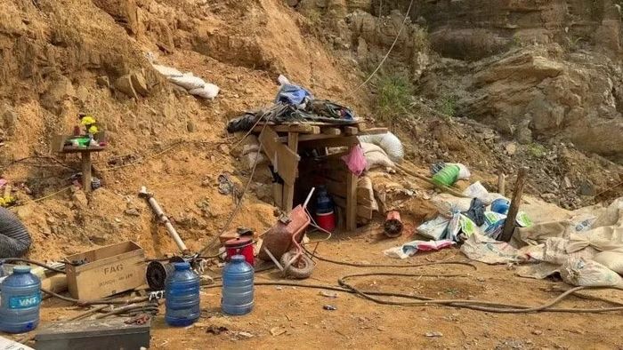 Hiện trường khai thác vàng trái phép tại khu vực Hố Nước thuộc thôn 5, xã Thạnh Bình, thành phố Đà Nẵng.