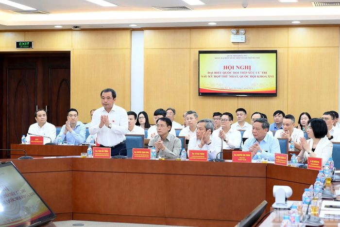 Lãnh đạo thành phố Hà Nội và các đại biểu tham dự Hội nghị.