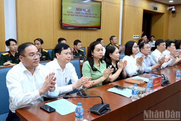 Các đại biểu và cử tri tham dự Hội nghị.