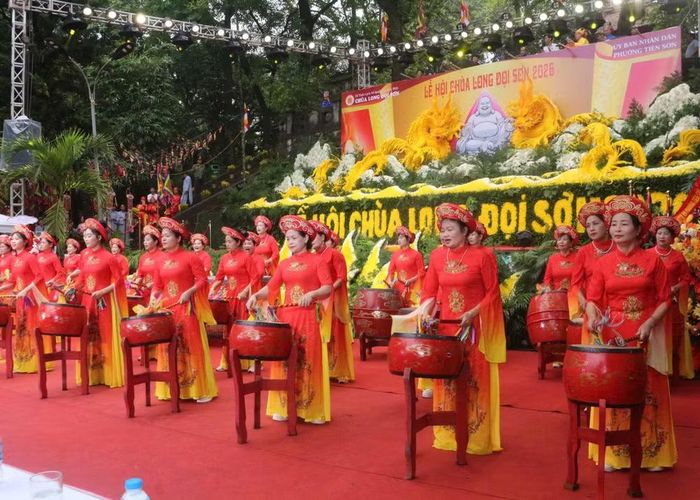 Màn trống hội tại lễ khai mạc.