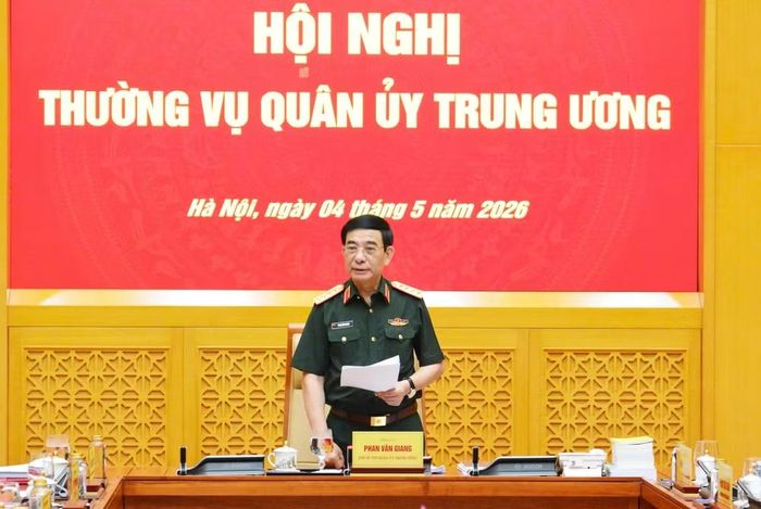 Đại tướng Phan Văn Giang, Ủy viên Bộ Chính trị, Phó Bí thư Quân ủy Trung ương, Phó Thủ tướng Chính phủ, Bộ trưởng Quốc phòng chủ trì hội nghị.