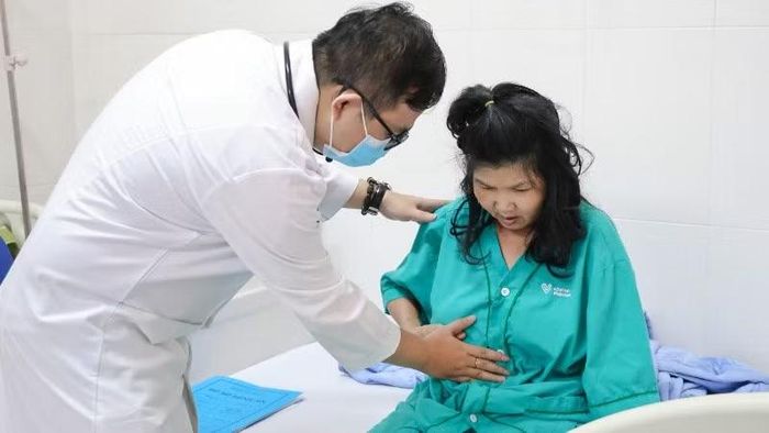 Một trường hợp sau khi ăn bánh mì bị ngộ độc thực phẩm khi đang điều trị tại Bệnh viện đa khoa Thiện Hạnh.