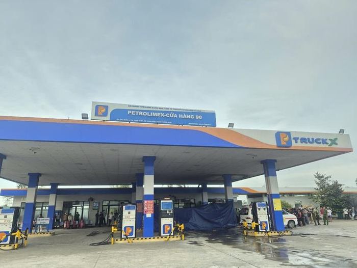 Cửa hàng Petrolimex số 90 - nơi xảy ra vụ cháy xe làm 2 người chết thương tâm