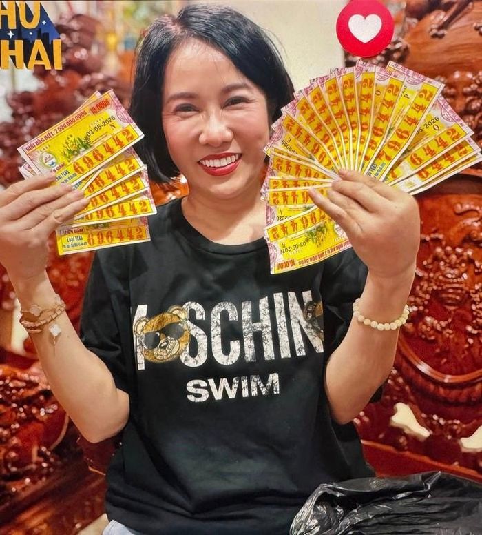 Giải độc đắc của vé số Tiền Giang được đổi tại TPHCM. Ảnh: ĐLVS Thùy Dương