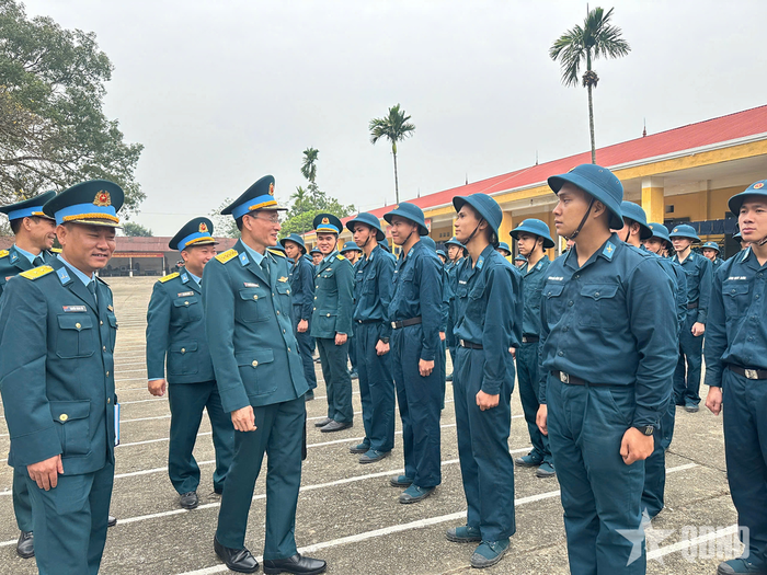 Chỉ huy Sư đoàn 361 động viên chiến sĩ mới nhập ngũ năm 2026.