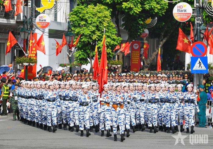 Hình ảnh Bộ đội Cụ Hồ luôn tỏa sáng trong lòng nhân dân.