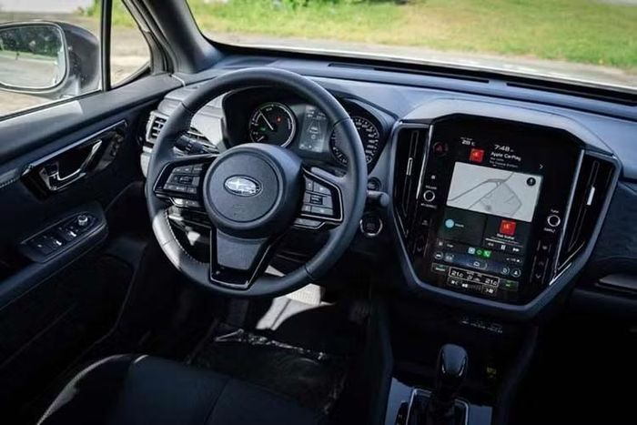 Tuy nhiên, sẽ không ngạc nhiên nếu xe Subaru Forester hybrid về Việt Nam sẽ sở hữu trang bị đầy đủ nhất như hệ thống đèn LED, mâm 18 inch, bảng đồng hồ kỹ thuật số 12,3 inch, màn hình cảm ứng trung tâm 11,6 inch, hỗ trợ kết nối Apple CarPlay không dây và Android Auto,...