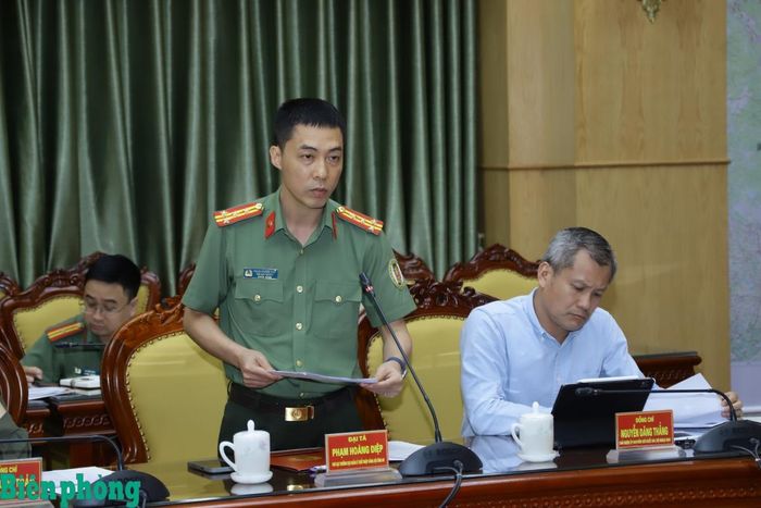 Đại tá Phạm Hoàng Điệp, Phó Cục trưởng Cục Quản lý xuất nhập cảnh (Bộ Công an) phát biểu tại hội nghị. Ảnh: Ngọc Lâm