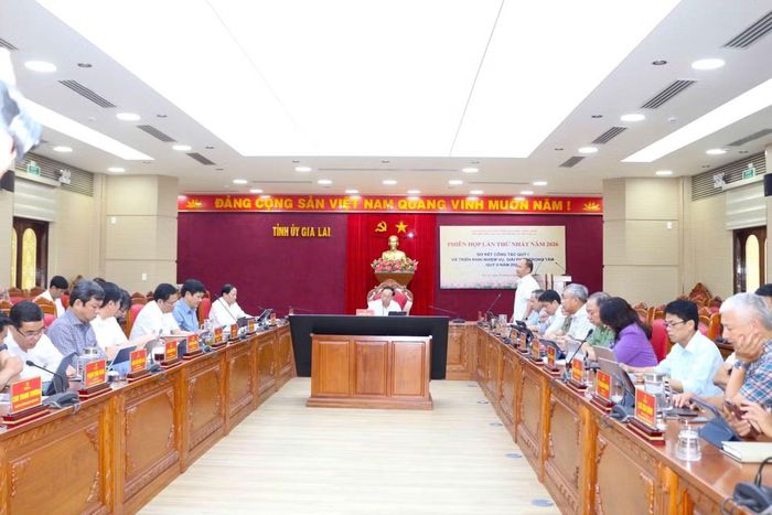 Quang cảnh buổi họp do Bí thư Tỉnh ủy Gia Lai chủ trì về chuyển đổi số
