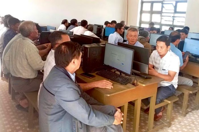 UBND xã An Lương phối hợp với Đoàn Thanh niên xã đã khai giảng lớp “Bình dân học vụ số”