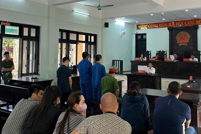 Toàn cảnh phiên tòa.