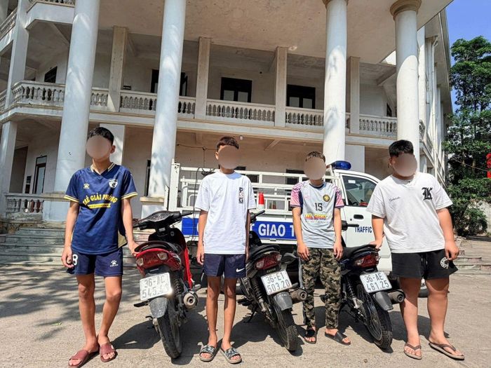 Nhóm thanh niên và phương tiện có liên quan