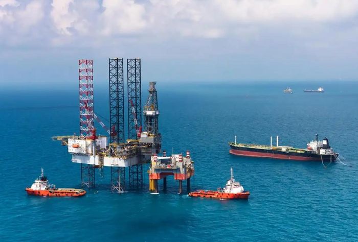 Hoạt động khai thác dầu nặng bằng công nghệ hơi nước tại mỏ Bột Hải, giúp nâng sản lượng lên kỷ lục. Ảnh: Baidu