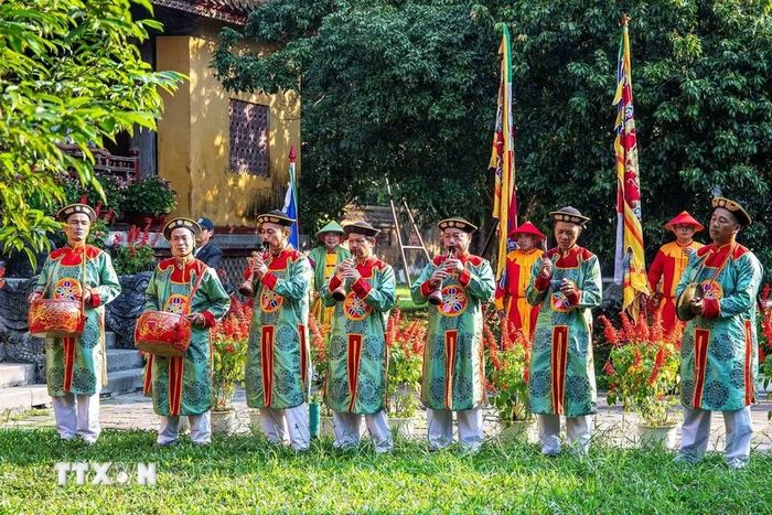 Dàn Đại nhạc giữ vai trò chủ đạo trong các nghi lễ quan trọng với âm lượng lớn, chủ yếu gồm bộ gõ, bộ hơi (trống, kèn) và trong vài trường hợp là đàn nhị. (Ảnh: Vân Chi/TTXVN phát)