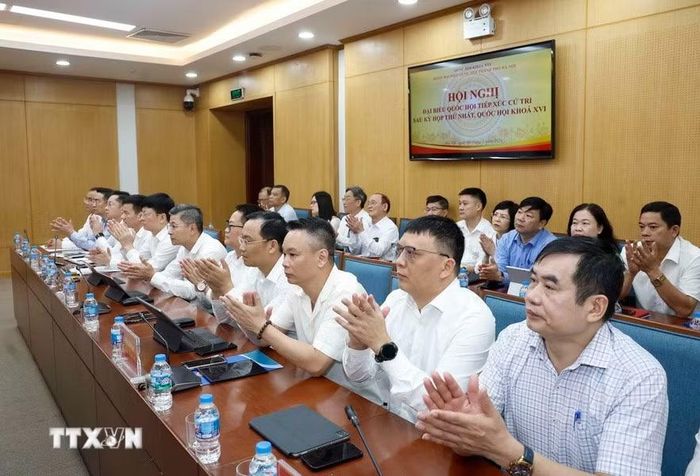 Các đại biểu tham dự buổi tiếp xúc. (Ảnh: Thống Nhất/TTXVN)
