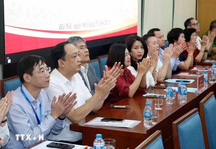 Các đại biểu dự buổi tiếp xúc. (Ảnh: Thống Nhất/TTXVN)