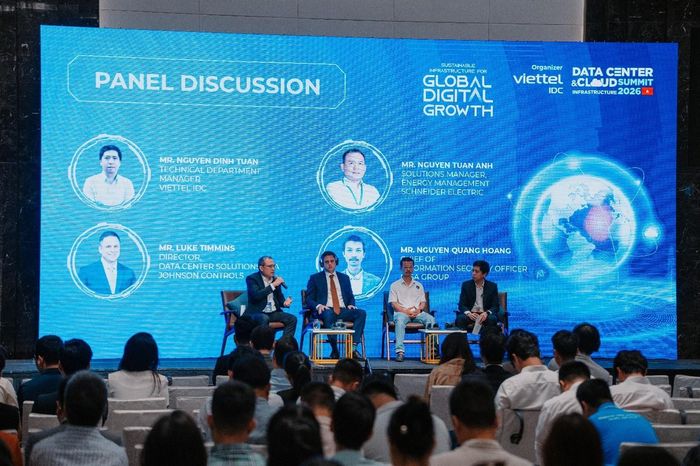 Ông Nguyễn Tuấn Anh, Quản lý Giải pháp, khối Quản lý Năng lượng, Schneider Electric Việt Nam chia sẻ tại tọa đàm "Trung tâm dữ liệu xanh với các tiêu chuẩn toàn cầu cho AI và điện toán hiệu năng cao" tại DCCI.