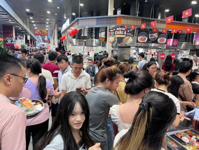 Gần 1,7 triệu lượt khách du lịch đến TP Hồ Chí Minh trong dịp Lễ 30/4.