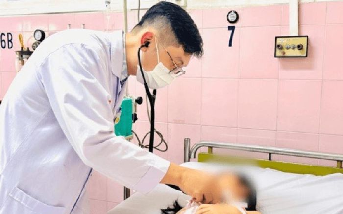Ca cấp cứu ngộ độc thực phẩm. Ảnh minh họa