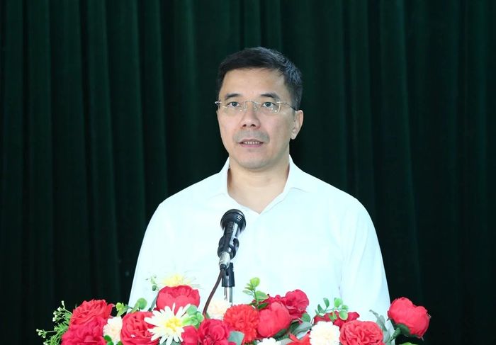 Phó Bí thư Thường trực Tỉnh ủy, Chủ tịch HĐND tỉnh Nguyễn Hồng Phong phát biểu tại buổi sinh hoạt chi bộ phố Dinh Xá, phường Đông Tiến.