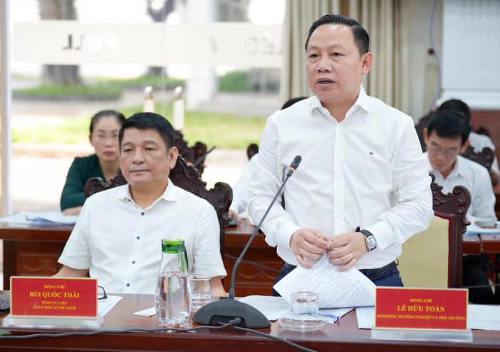 Giám đốc Sở Nông nghiệp và Môi trường tỉnh An Giang Lê Hữu Toàn phát biểu tại cuộc họp.
