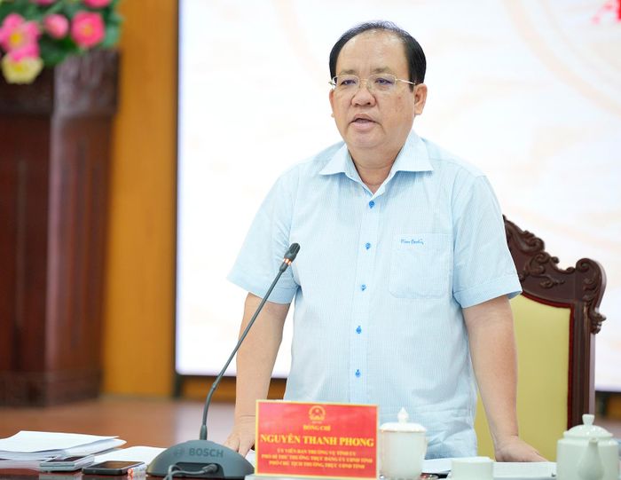 Ủy viên Ban Thường vụ Tỉnh ủy, Phó Chủ tịch Thường trực UBND tỉnh An Giang Nguyễn Thanh Phong phát biểu tại cuộc họp.