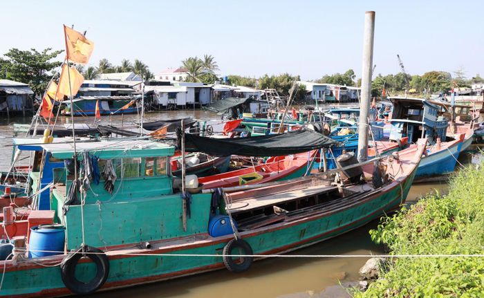 Tàu cá "3 không" neo đậu tại khu neo đậu tập trung của xã Kiên Lương.
