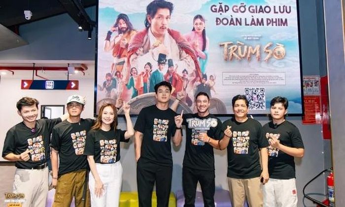 Dàn cast tích cực đi đến từng tỉnh để quảng bá phim.