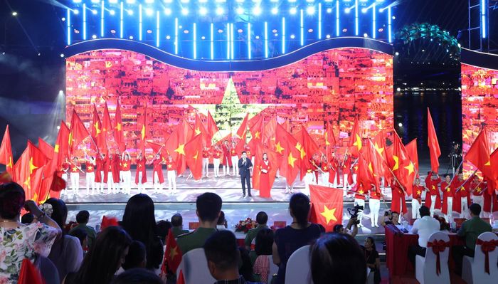Gala Tổ quốc bình yên trở thành điểm nhấn văn hóa tại thành phố bên sông Hàn dịp lễ 30/4 và 1/5. Ảnh: NGỌC HÀ