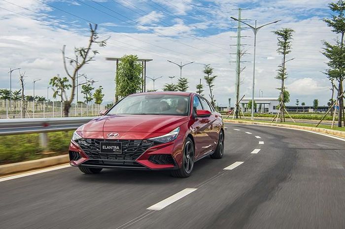 Cả 3 phiên bản động cơ đều sử dụng hệ dẫn động cầu trước FWD.