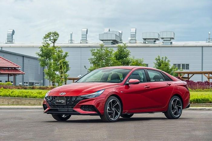 Giá xe Hyundai Elantra 2026 có sự chênh lệch tùy theo khu vực và phiên bản.