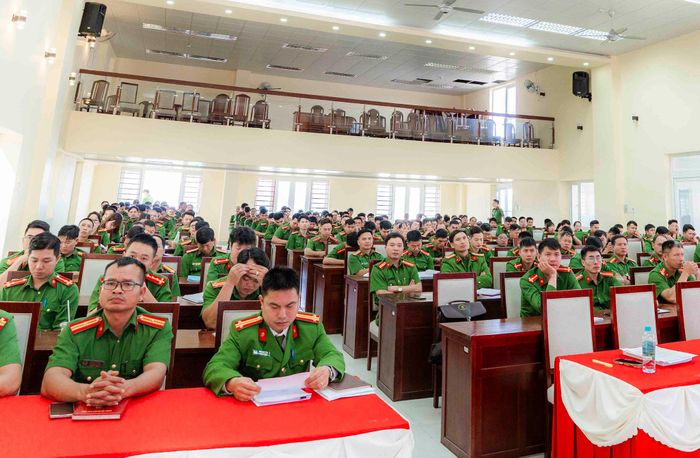 Cán bộ, chiến sĩ tham gia lớp học