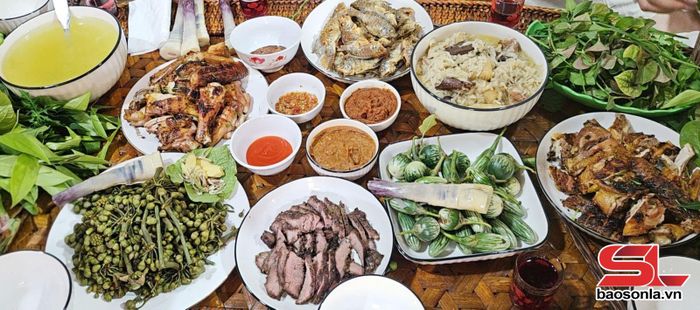 Món thúa ố trên mâm cơm của đồng bào dân tộc Thái.